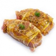 Varkensvlees - jager steak (varkensfilet lapje gevuld met champignonsaus omwikkeld met mager rookspek)